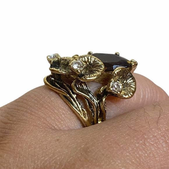 Gold plated Flower Design Ring - Picture 2 of 7